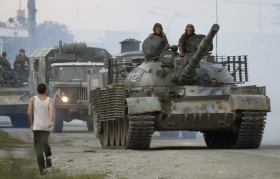Ruská vojenská kolona na přesunu do Jižní Osetie.