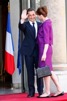 Francouzský prezident Sarkozy a jeho médii zbožňovaná choť Carla.
