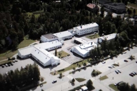 Satelitní snímek školy, kde došlo ke střelbě.