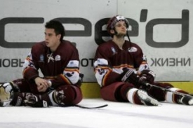 Smutní hokejisté Sparty po prohře ve finále turnaje Super Six.