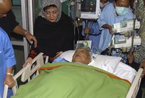 Suharto na obklopen rodinou v nemocnici