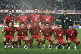 Turecký národní tým před kvalifikačním zápasem s Bosnou a Herzegovinou