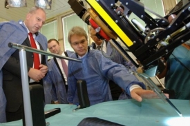 Tošenovský se zasazoval také o výstavbu automobilky Hyundai u Nošovic.