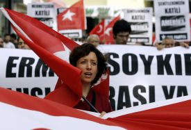 Turci protestují proti rezoluci o genocidě Arménů