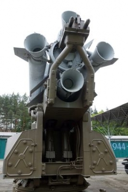 Výtokové trysky rakety S-200 Vega, která je vystavena v Lešanech.