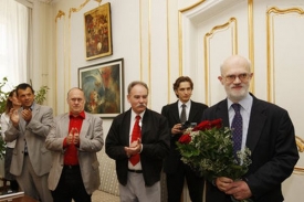 Srbský velvyslanec Vladimir Vereš (vpravo) opustil 25. května Prahu a