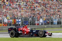 Sebastian Vettel z Toro Rosso překvapivě udržel náskok z kvalifikace.