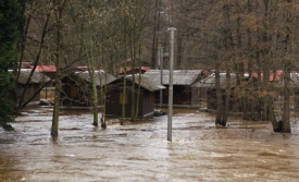 Srubový tábor u Sušice na Klatovsku zaplavila voda.