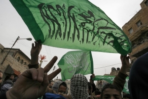 Příznivci Hamasu demonstrují na západním břehu raději v maskách.