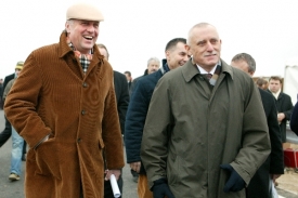 S premiérem Topolánkem na otevření dálnice D3.