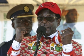 Mugabeho zaťaté pěsti. Veteráni hrozí při vítězství opozice bojem.