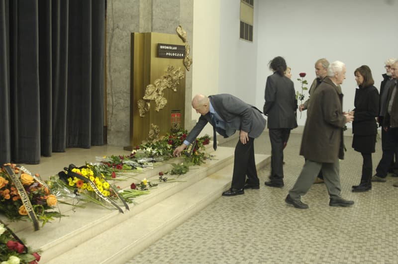 Bronislav Poloczek zemřel 16. března v Praze ve věku 72 let.