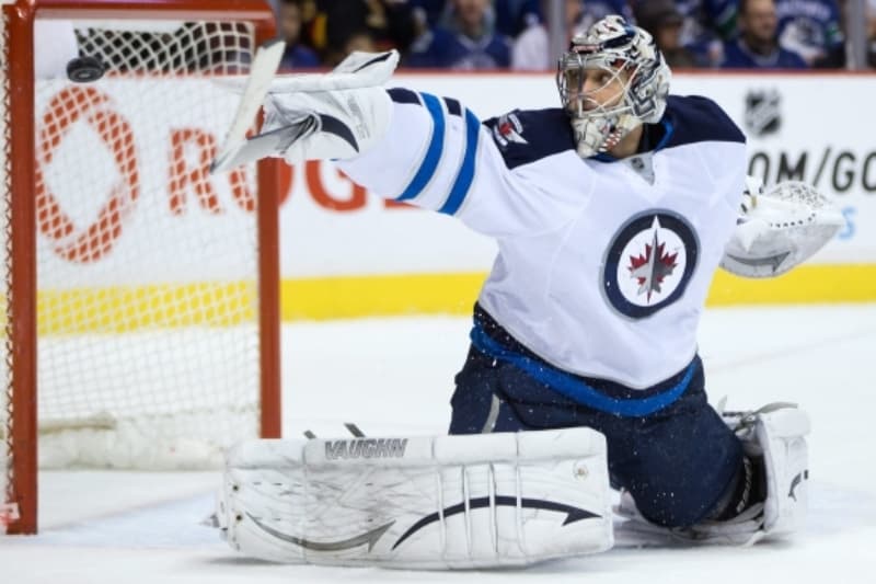 Brankář Winnipegu Ondřej Pavelec.