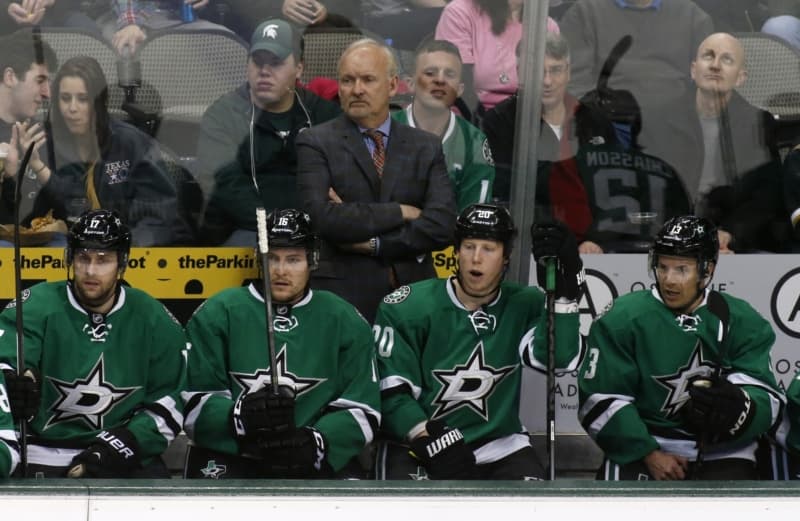 Dallas Stars. Rich Peverley uprostřed.