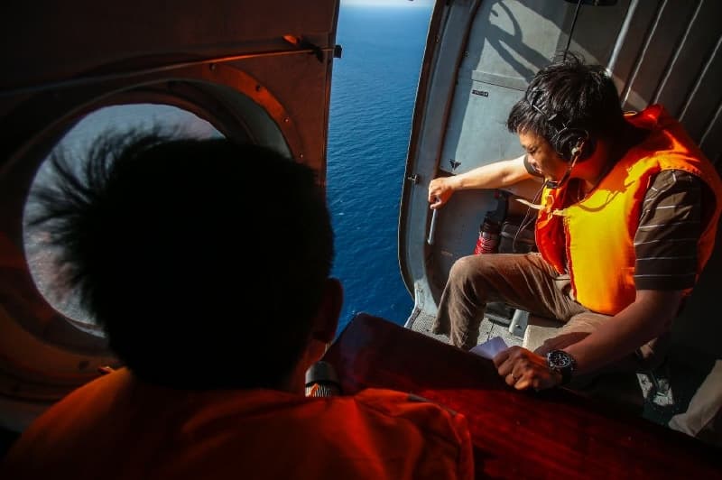 Zatím marné pátrání po ztraceném boeingu malajských aerolinií.