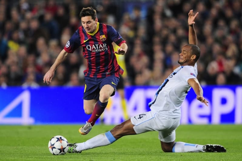 Lionel Messi (vlevo) a Vincent Kompany.