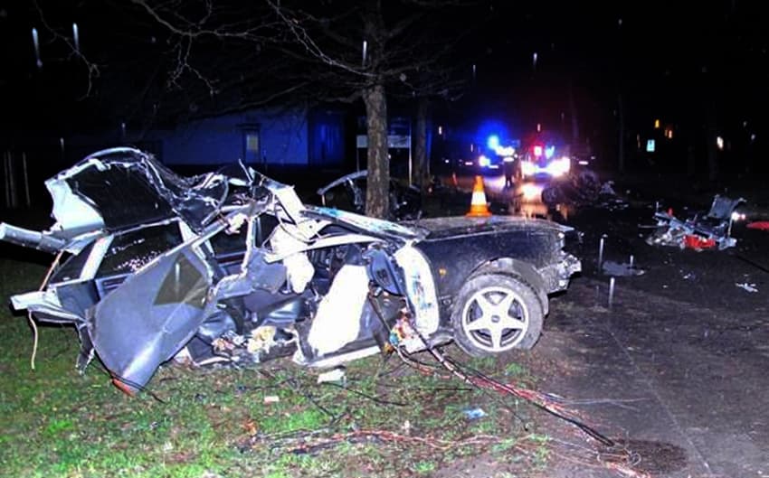 V Českých Budějovicích havaroval vůz ujíždějící policejní hlídce. Na místě zemřel čtyřicetiletý řidič i jeho spolujezdkyně.