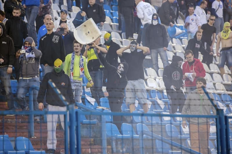 Výtržnosti na fotbalovém stadionu Baníku Ostrava.