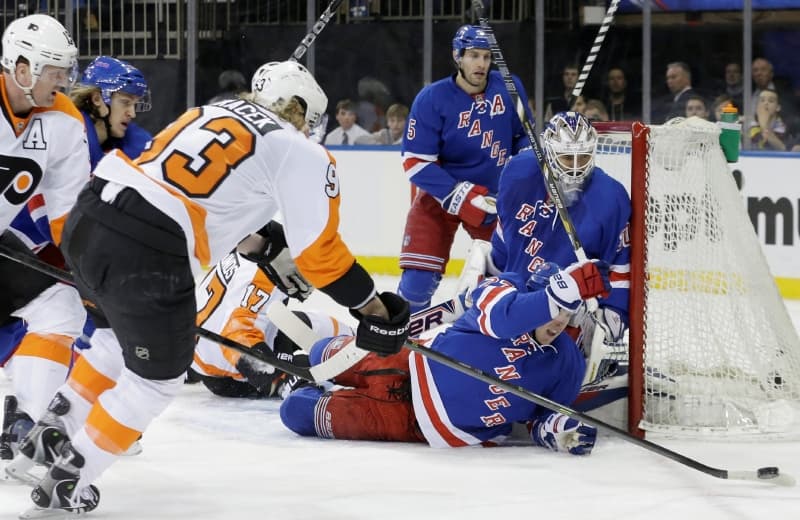 Jakub Voráček v utkání pro New York Rangers.