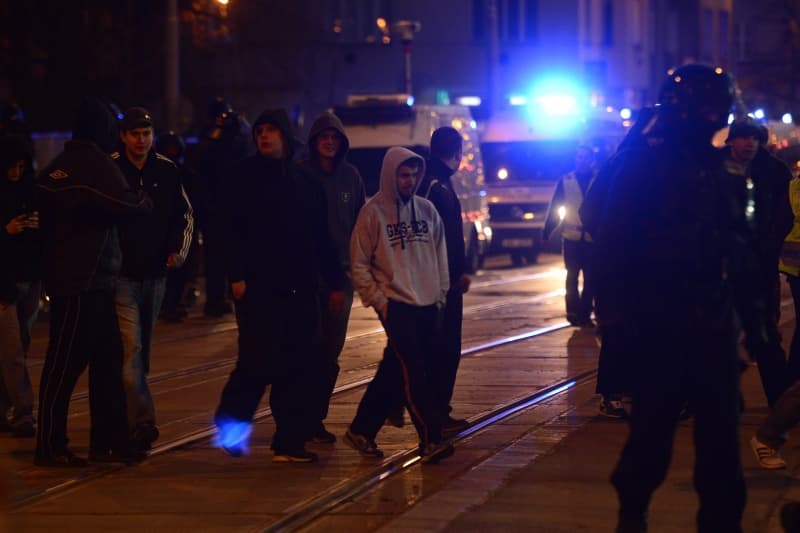 Policie asistovala 28. března v pražských Vršovicích, kam přijeli fanoušci Baníku Ostrava na zápas první fotbalové ligy proti Bohemians Praha 1905.