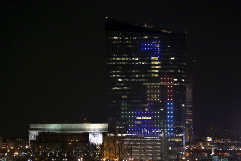 Hráči v americké Filadelfii měli možnost ovládat barevné čtverečky na fasádě mrakodrapu Cira Centre.