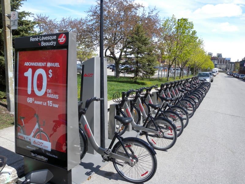 Bixi, systém sdílení bicyklů v kanadském Montrealu. Unikátní, ale zkrachoval.