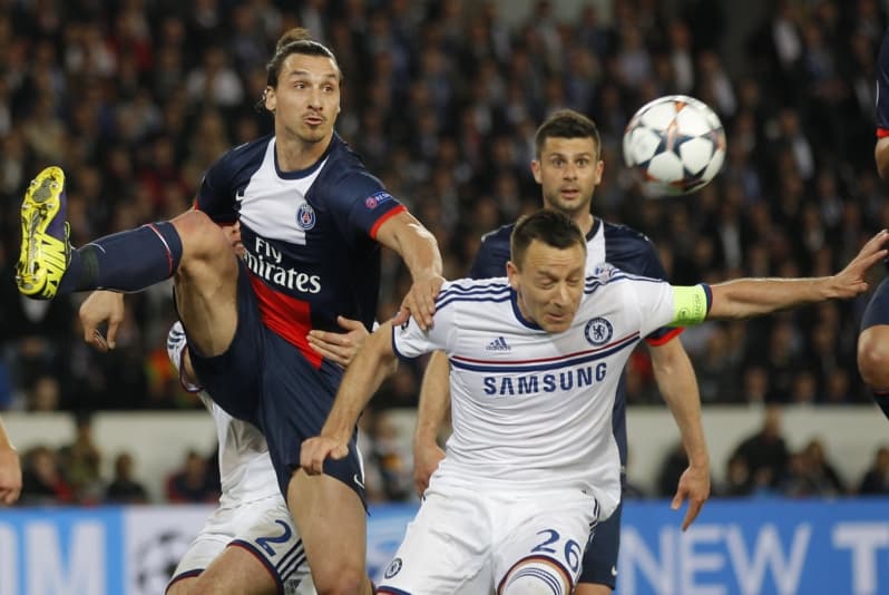 Zlatan Ibrahimovič z PSG v zápase s Chelsea.