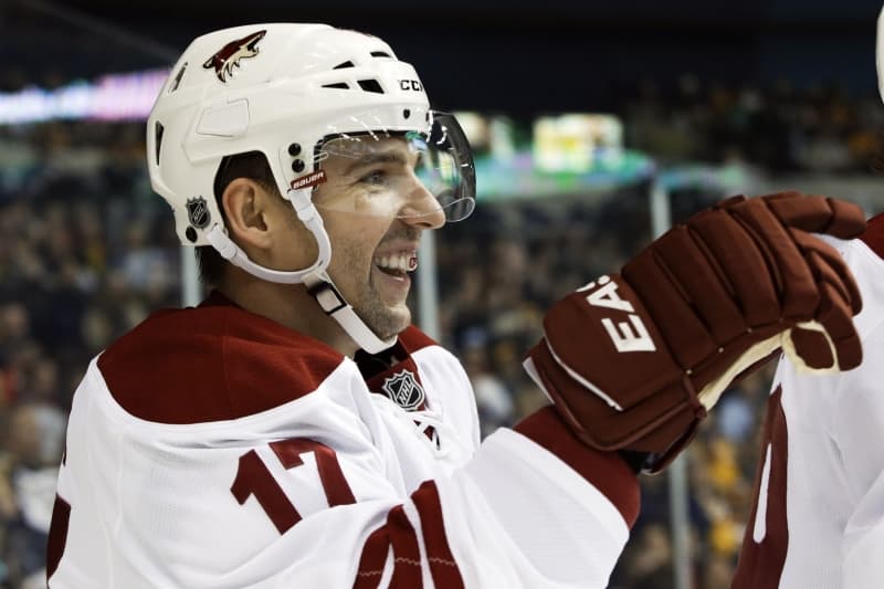 Hokejový útočník Radim Vrbata se jakožto volný hráč dohodl v NHL na angažmá s Vancouverem. 