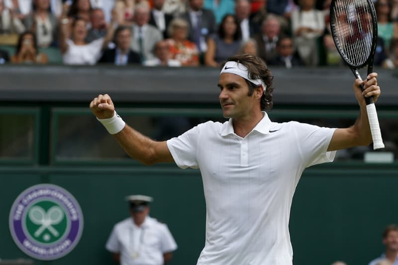 Roger Federer musel kvůli přísným nařízením ve Wimbledonu změnit obuv.