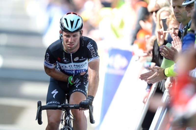 Mark Cavendish si na Tour de France poranil rameno.