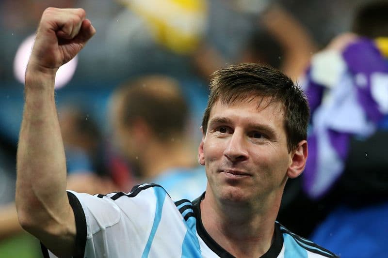 Kapitán Argentiny Lionel Messi má za výhru světového šampionátu slíbený červený koberec od hvězdného Maradony.