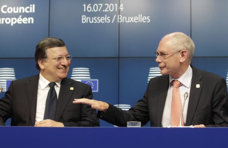 Předseda Evropské komise José Manuel Barroso (vlevo) a předseda Evropské rady Herman Van Rompuy na summitu v Bruselu.