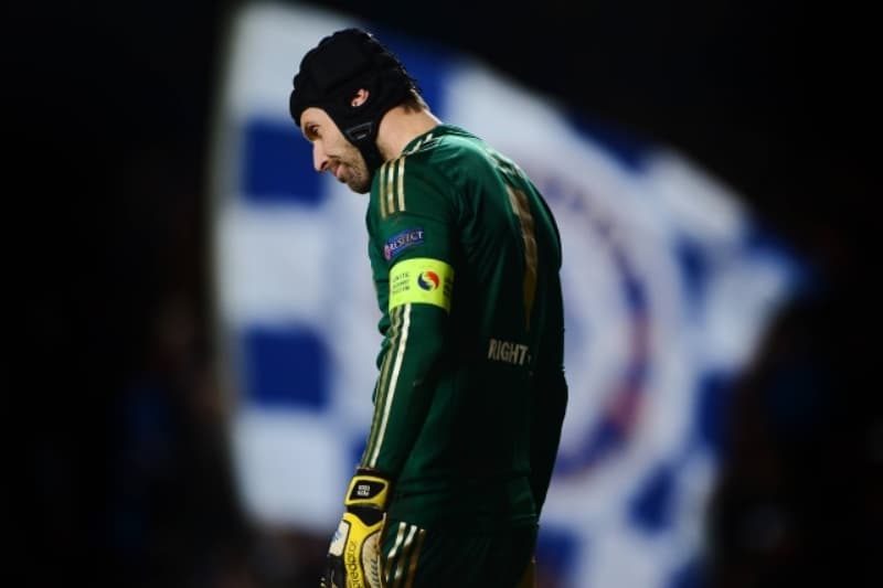 Brankář Petr Čech se v Chelsea musí spokojit s rolí náhradníka.