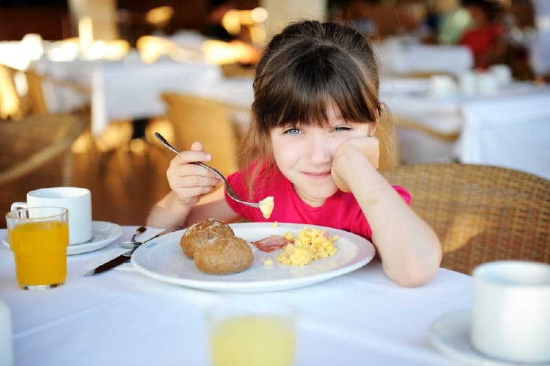 Podle Nejvyššího správního soudu je zákaz vstupu dětí do restaurace diskriminací.