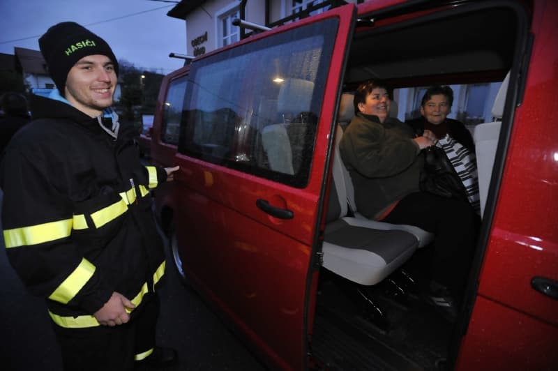 Hasiči a policisté dokončili evakuaci.