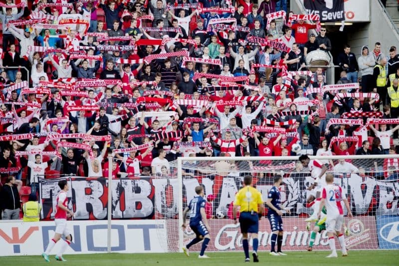 Slavia porazila před vlastními fanoušky Jihlavu 4:0. 