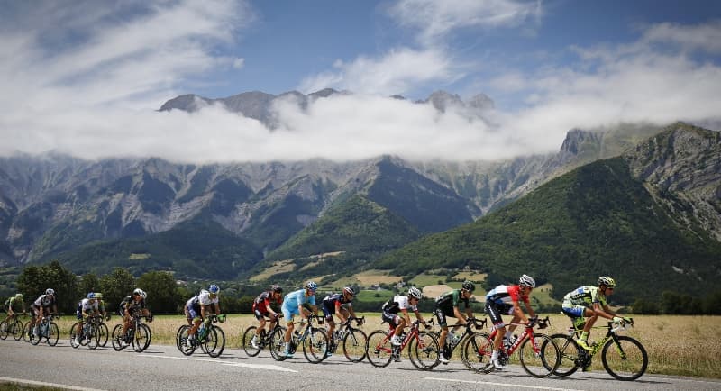 Program 103. ročníku slavné Tour de France v příštím roce zahrnuje dvě individuální časovky a svým profilem bude nahrávat hlavně vrchařům. 