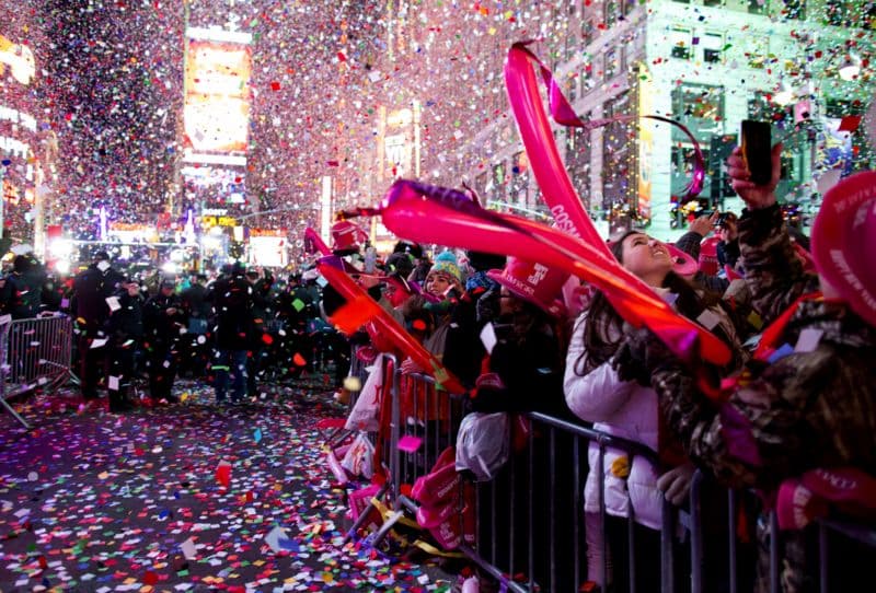 Silvestrovské oslavy na Times Square se letos většina rodičů nechá ujít a večer stráví s dětmi doma.