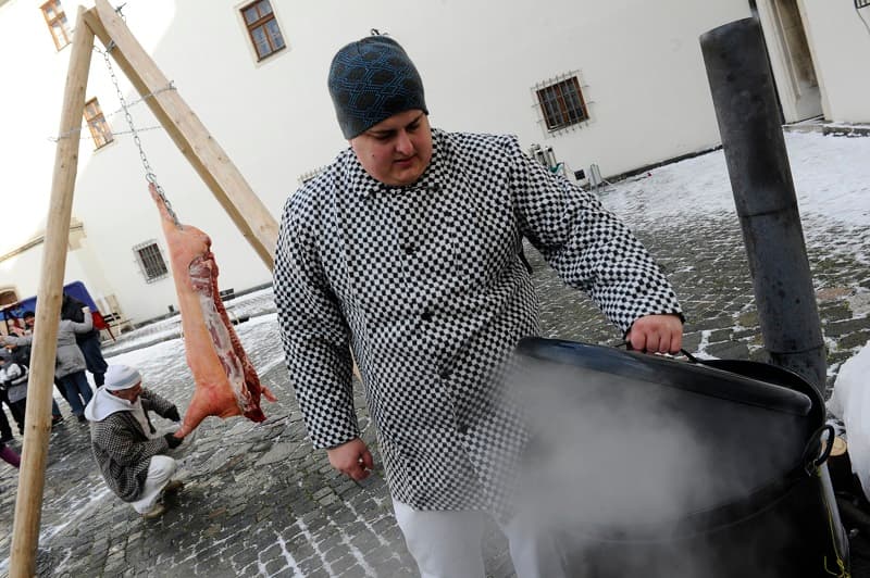 Dvacetiminutový snímek, který zachycuje tradiční zabijačku na Valašsku, budou moci vidět návštěvníci Muzea řeznictví.