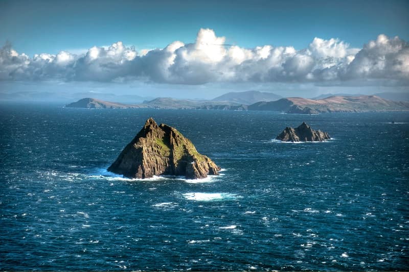 Na irském ostrově Skellig Michael se odehrála závěrečná scéna filmu Star Wars: Síla se probouzí.