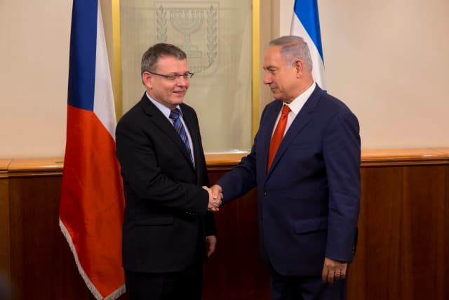 Lubomír Zaorálek s izraelským premiérem Benjaminem Netanjahuem.