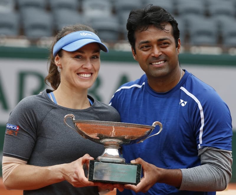 Hingisová s Paesem po výhře na French Open ve smíšené čtyřhře.