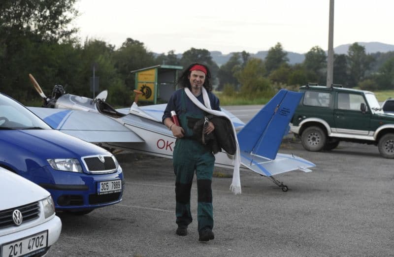 Nadšený pilot František Hadrava se svým letadlem.