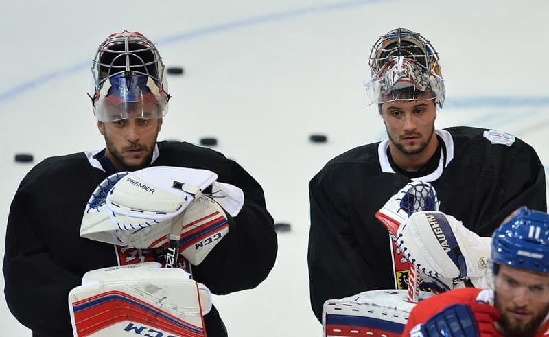 Ondřej Pavelec a Petr Mrázek (vpravo).