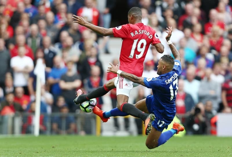 Manchester deklasoval úřadujícího mistra z Leicesteru, zvítězil 4:1.