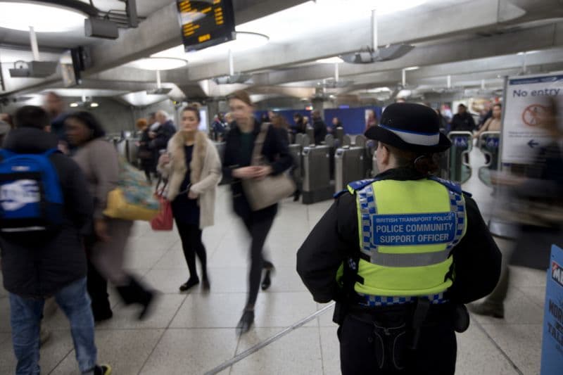 Policie v londýnském metru. 