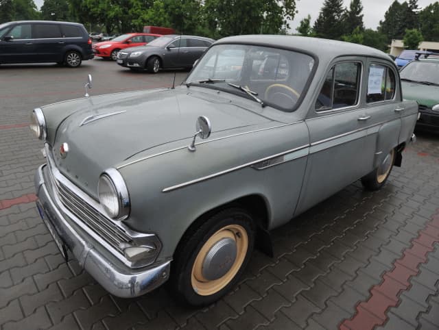 Sovětský automobil Moskvič 403 vyráběný automobilkou MZMA (Moskevská továrna na výrobu malolitrážních automobilů) od roku 1963 do roku 1965.