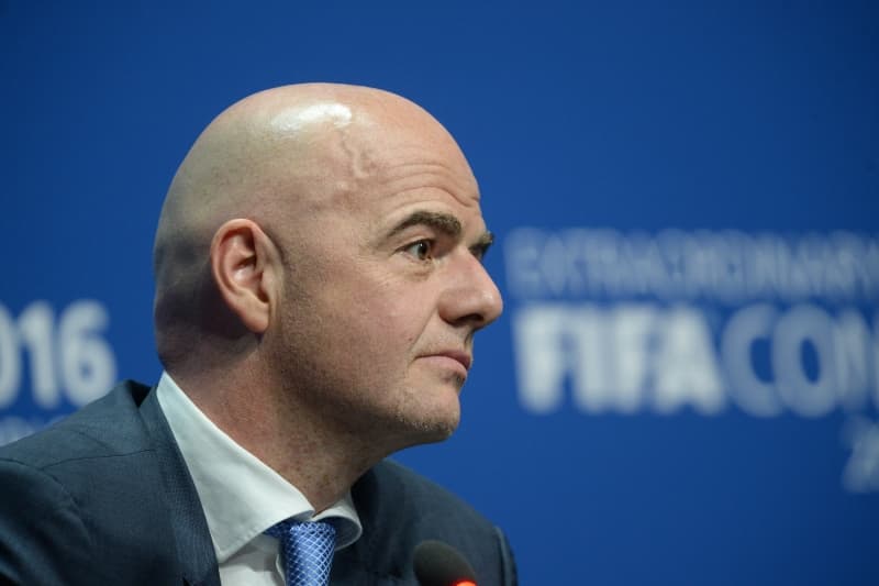 Nový šéf FIFA Infantino. I díky němu budou o nejlepším hráči rozhodovat i fanoušci.