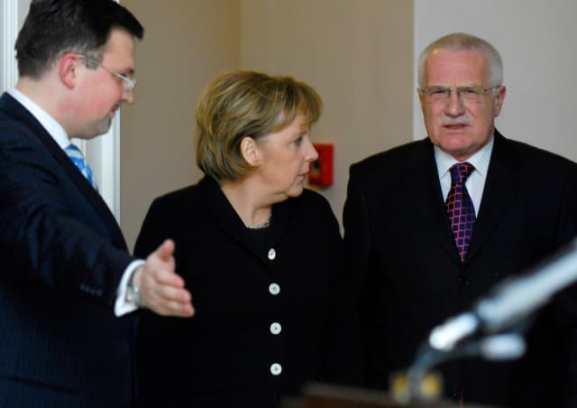 Jindřich Forejt (vlevo), německá kancléřka Angela Merkelová a exprezident Václav Klaus (2007).