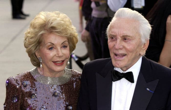 Kirk Douglas se svou ženou Anne Buydens.